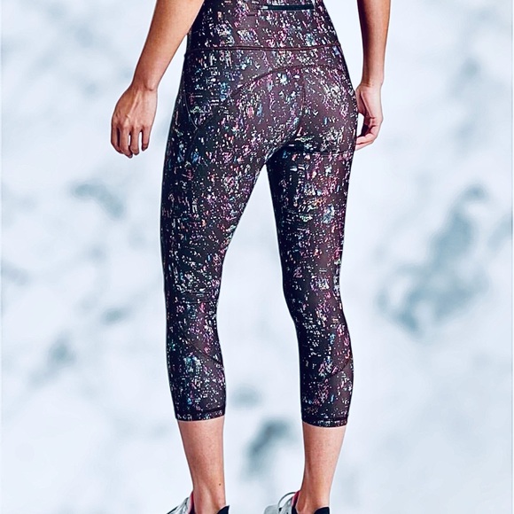 EUC! ATHLETA LIGHTNING CITY LIGHTS CAPRI - Picture 2 of 6